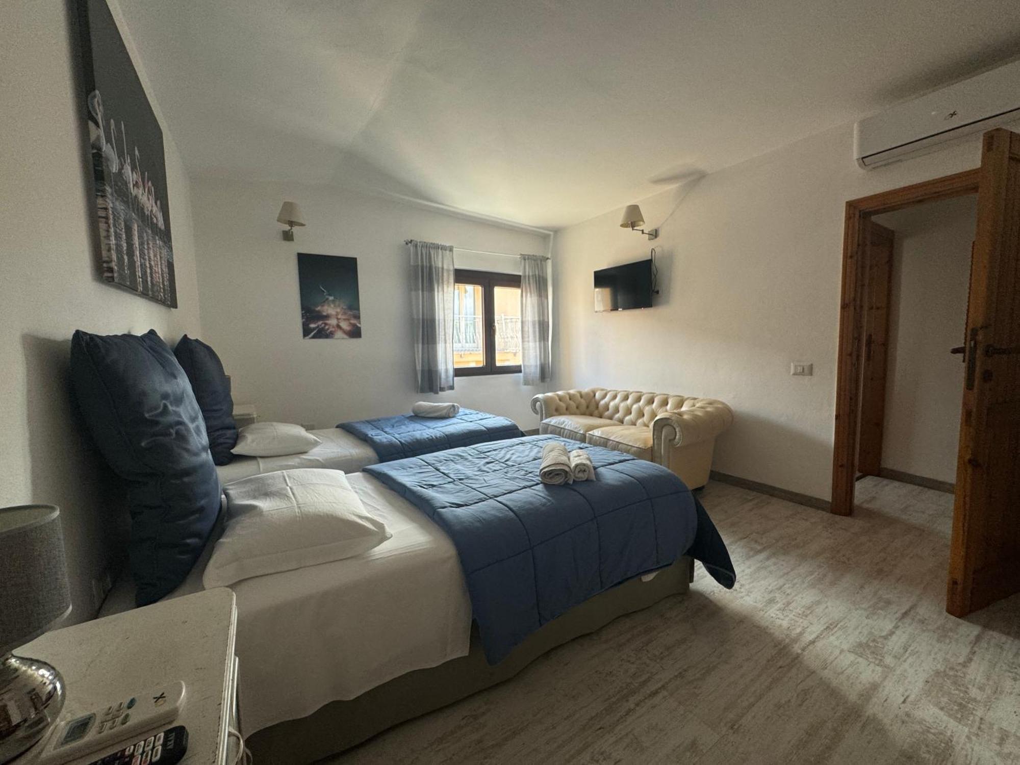 Pm 1 Via Armando Diaz Guest House Olbia Exteriör bild