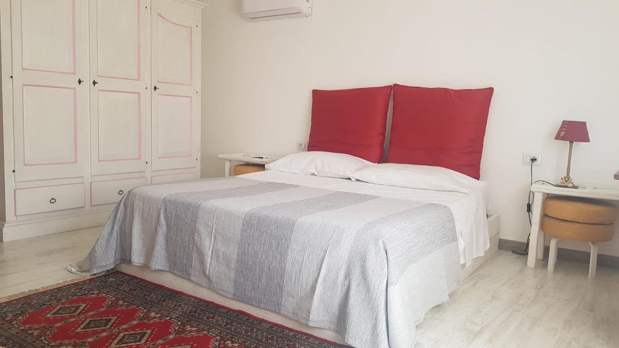 Pm 1 Via Armando Diaz Guest House Olbia Exteriör bild